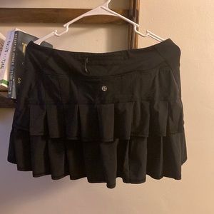 cute lululemon black ruffled in back skirt 8